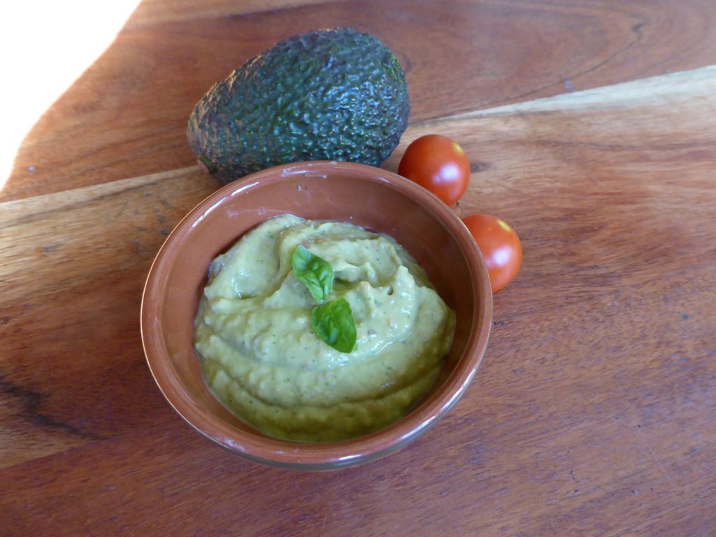 Quick and easy, delicious vegan guacamole